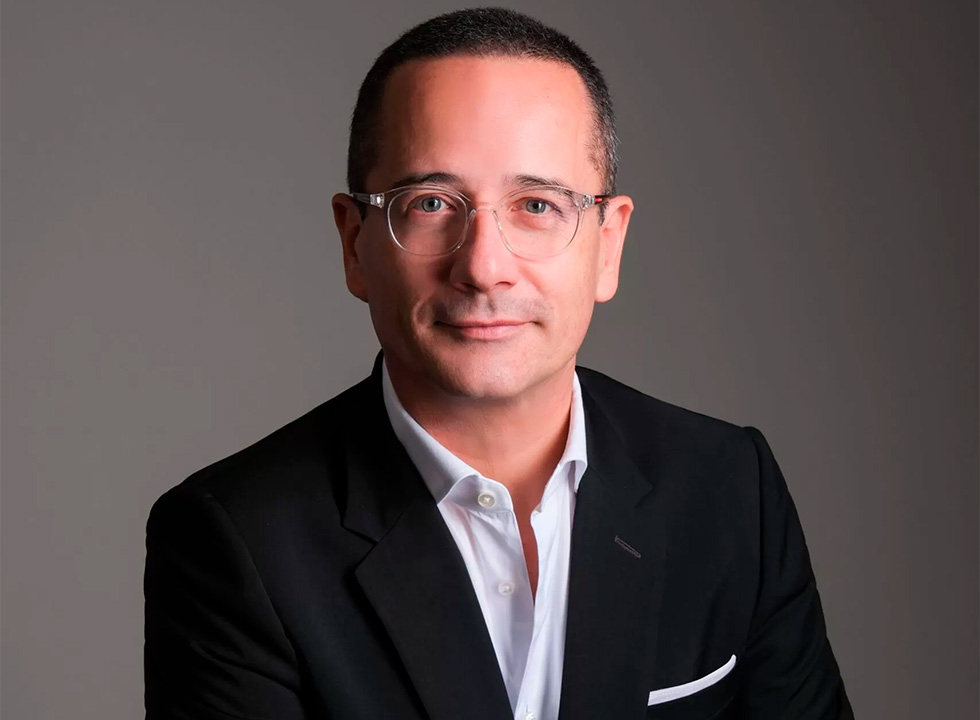 César Val